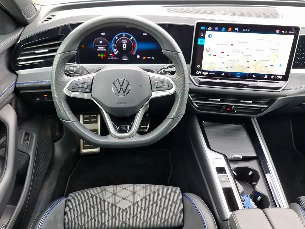 Gebraucht VW Passat R-line 150 PS (110 kW) 2025 Diabasgrau metallic (5x5x) (metallic) Kombi