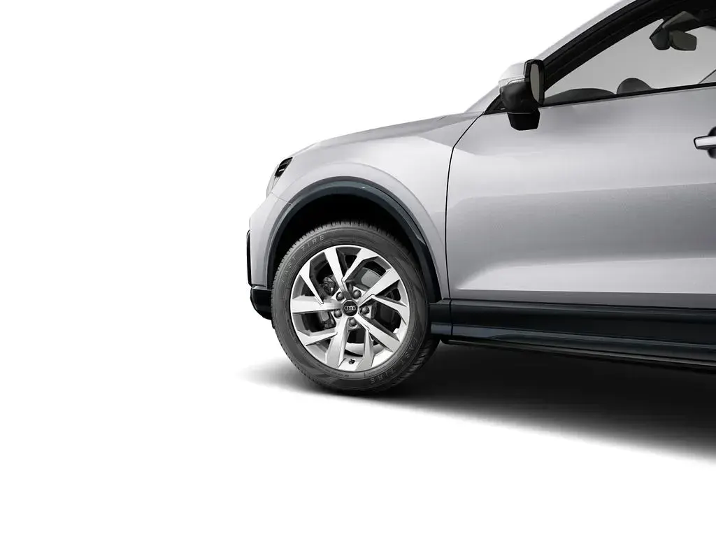 Używany Audi Q2 Advanced 150 KM (110 kW) 2025 Srebrny SUV