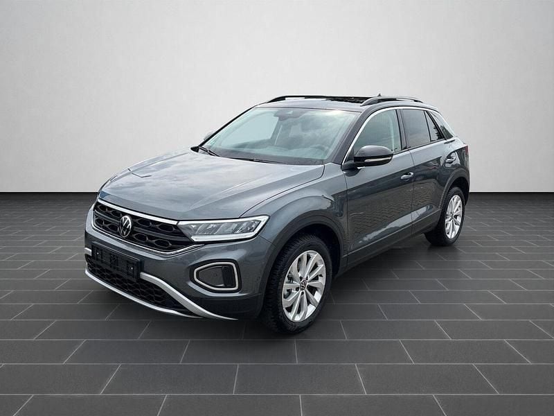 Indiumgraumetallic/schwarz (metallic) Gebraucht 2025 VW T-Roc Life SUV | 29.900 € (Superpreis) - Bild 1/4