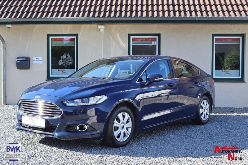 Blau Gebraucht 2018 Ford Mondeo Titanium Limousine | 14.000 € (Superpreis) - Bild 1/4