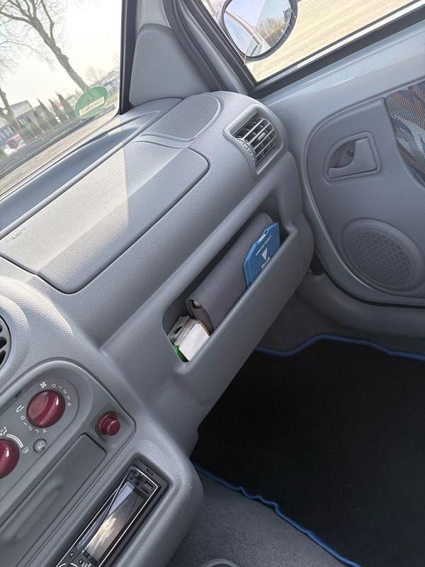 Gebraucht Renault Twingo Authentique 58 PS (42 kW) 2003 Grau Kleinwagen