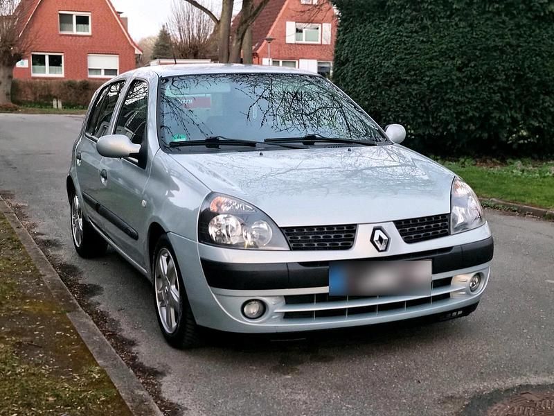 Gebraucht Renault Clio II 98 PS (72 kW) 2004 Silber Limousine