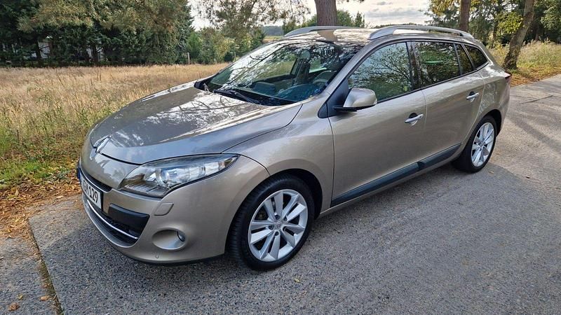 Beige Gebraucht 2009 Renault Mégane GrandTour Luxe Kombi | 5.750 € (Fairer Preis) - Bild 1/4