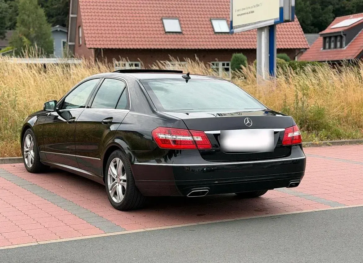 Gebraucht Mercedes E350 265 PS (194 kW) 2012 Schwarz Limousine