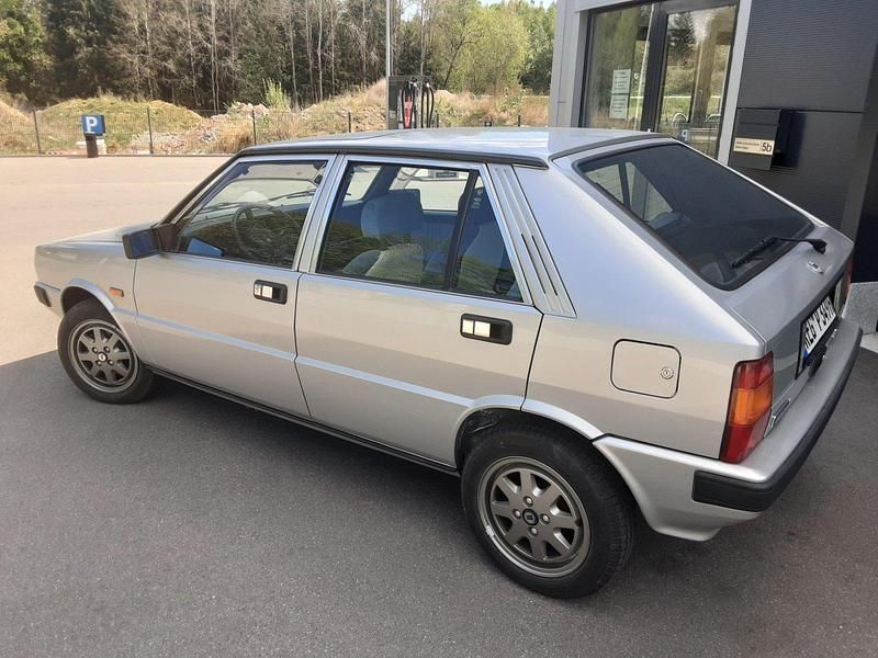 Gebraucht Lancia Delta 75 PS (55 kW) 1991 Silber Kleinwagen