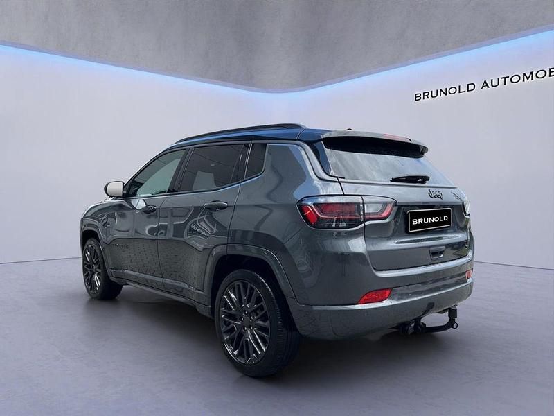 Gebraucht Jeep Compass 150 PS (110 kW) 2022 Grau SUV