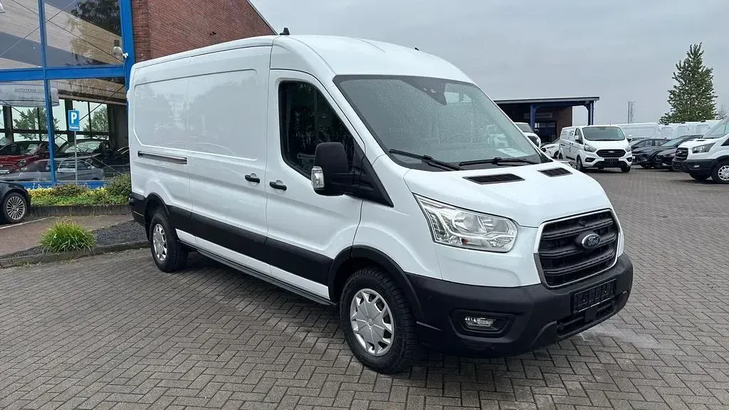 Gebraucht Ford Transit Trend 131 PS (96 kW) 2022 Frostweiß Van / Kleinbus