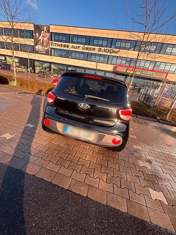 Gebraucht Hyundai i10 Passion 67 PS (49 kW) 2018 Schwarz Kleinwagen