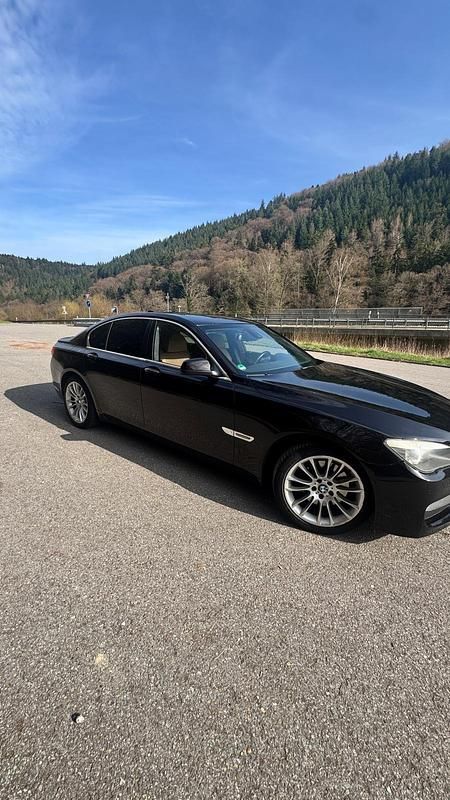 Gebraucht BMW 740 306 PS (225 kW) 2011 Schwarz Limousine