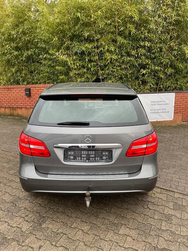 Gebraucht Mercedes B180 109 PS (80 kW) 2014 Mountaingrau  met. Van / Kleinbus