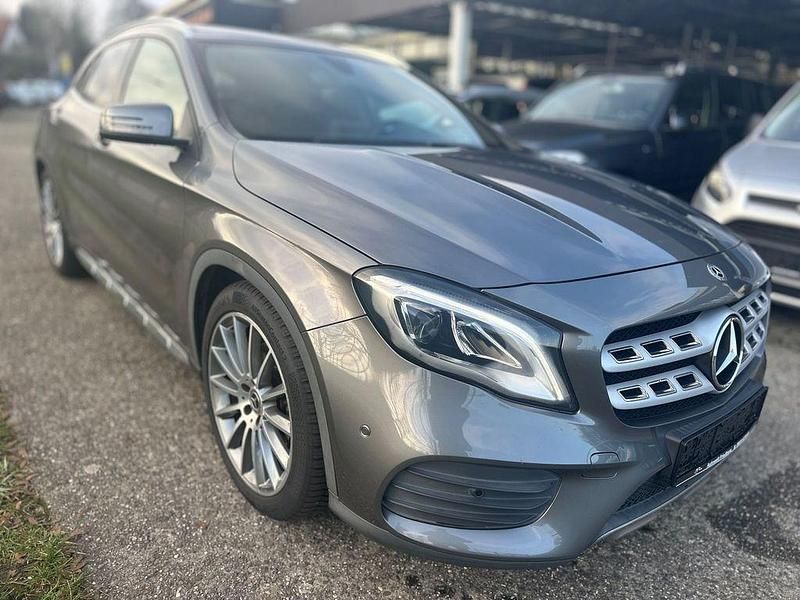 Gebraucht Mercedes GLA250 AMG line 211 PS (155 kW) 2019 Grau SUV