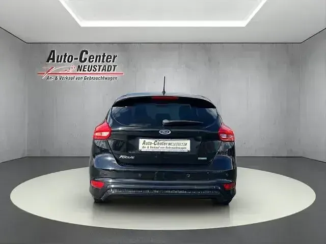 Gebraucht Ford Focus ST-Line 125 PS (91 kW) 2016 Schwarz Limousine