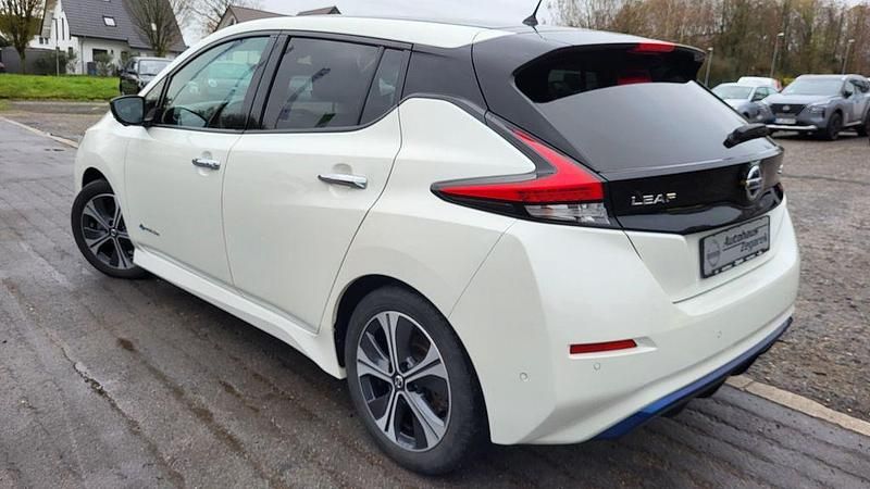 Gebraucht Nissan Leaf Tekna 110 kW (150 PS) 2019 Weiß Kleinwagen