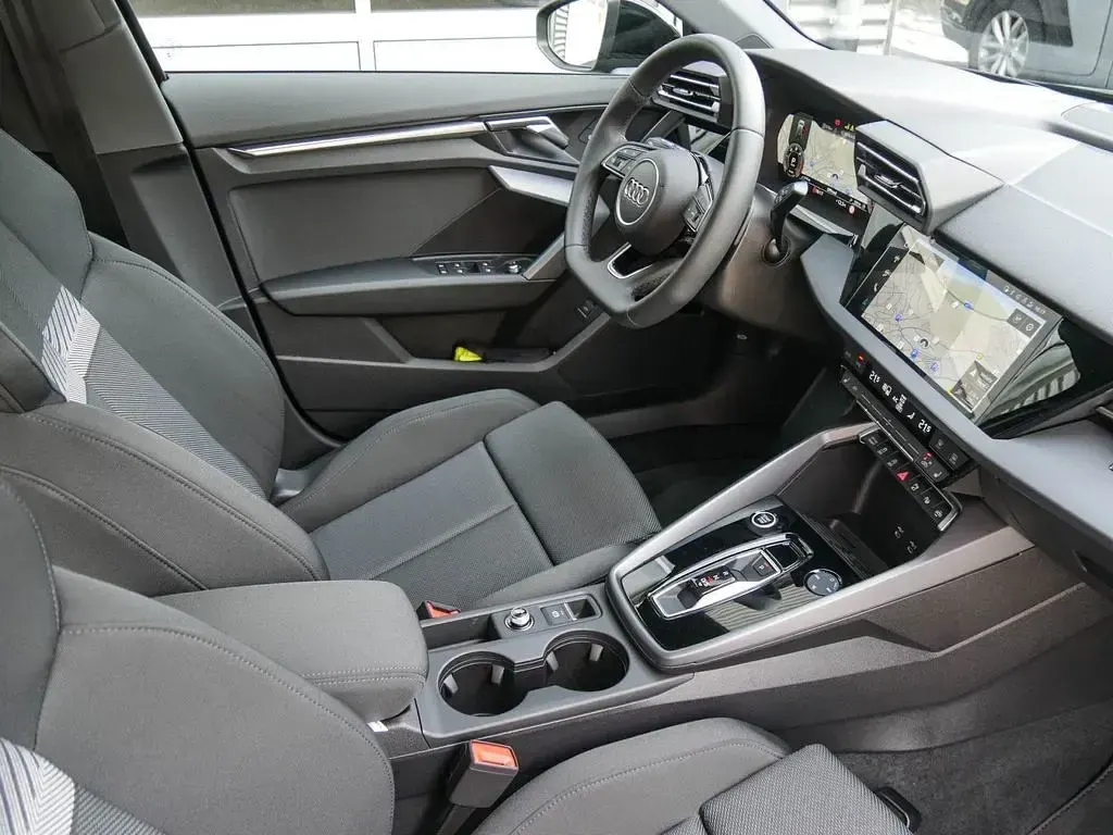 Używany Audi A3 Ambiente 150 KM (110 kW) 2025 Czarny Sedan/Limuzyna
