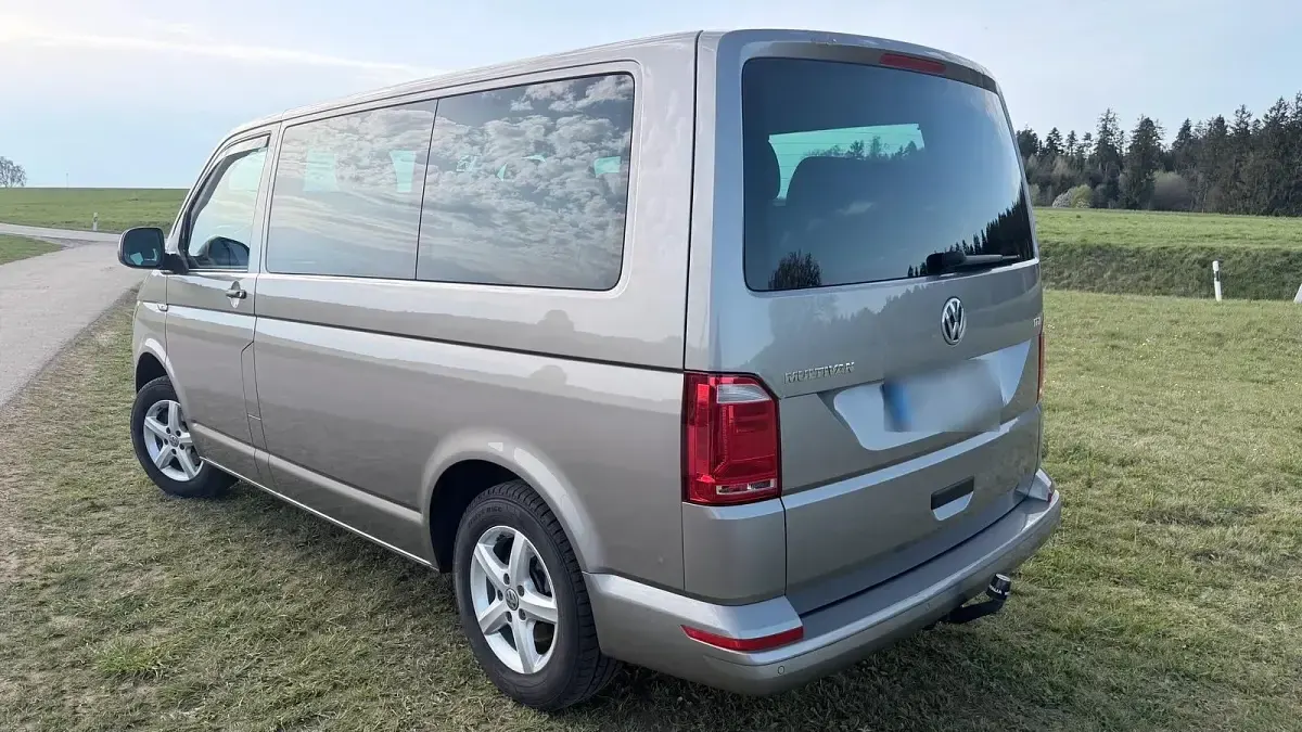Gebraucht VW Multivan 150 PS (110 kW) 2017 Beige Van / Kleinbus