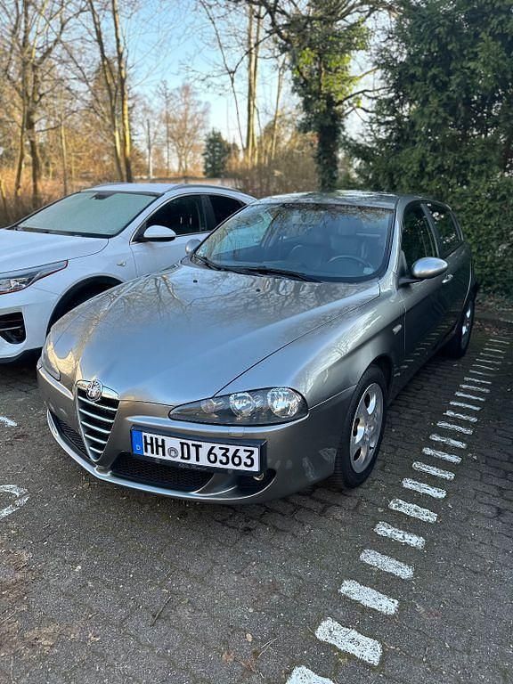 Grau Gebraucht 2005 Alfa Romeo 147 Kleinwagen | 2.700 € (Fairer Preis) - Bild 1/4