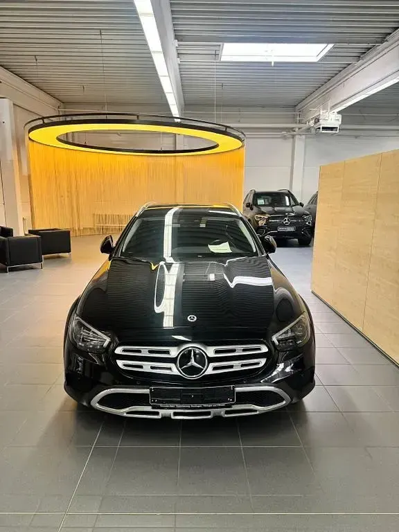 Gebraucht Mercedes E220 All-Terrain 194 PS (142 kW) 2021 Schwarz Kombi