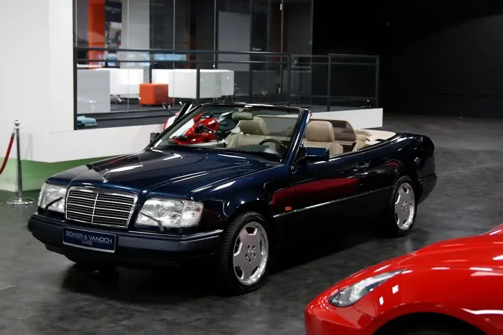 Gebraucht Mercedes E220 150 PS (110 kW) 1996 Blau Cabrio