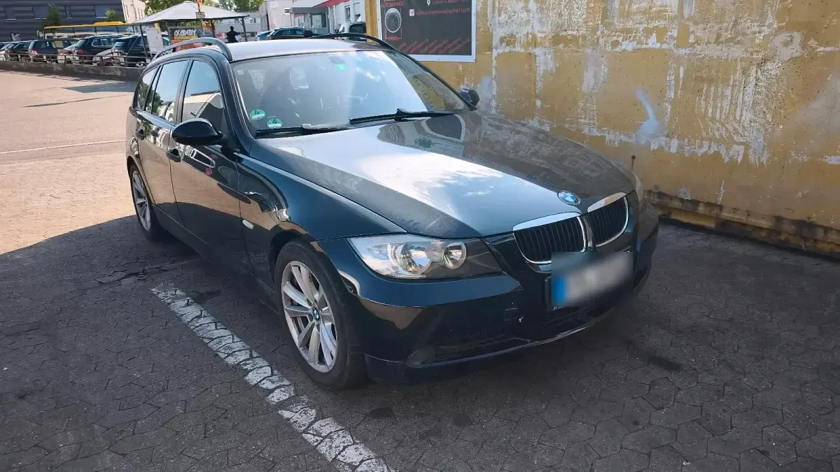 Gebraucht BMW 320 163 PS (119 kW) 2007 Schwarz Kombi