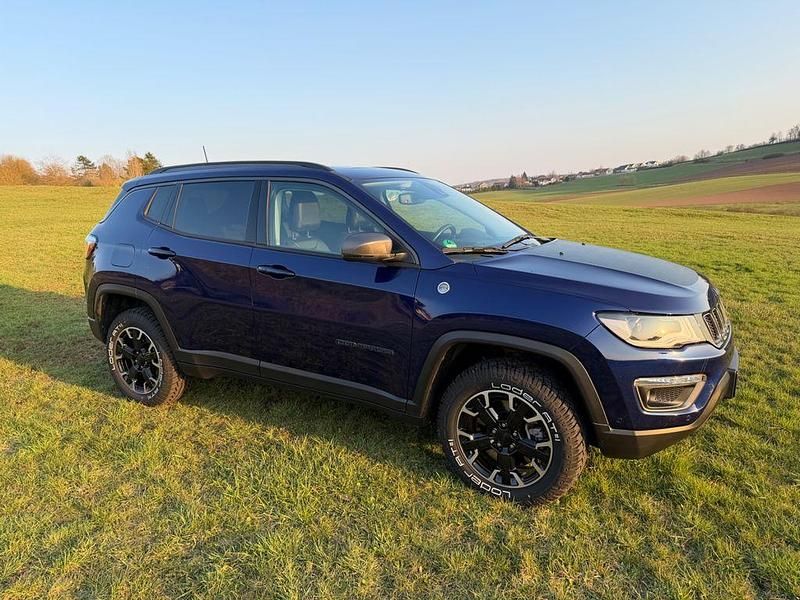 Usado Jeep Compass Trailhawk 179 HP (131 kW) 2020 Azul SUV