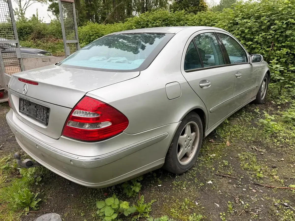 Occasion Mercedes E240 Avantgarde 177 ch (130 kW) 2004 Argent Berline