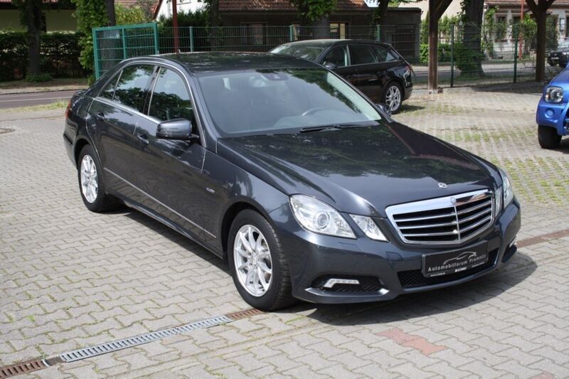 Grau Gebraucht 2010 Mercedes E200 Avantgarde Limousine | 11.950 € (Fairer Preis) - Bild 1/4