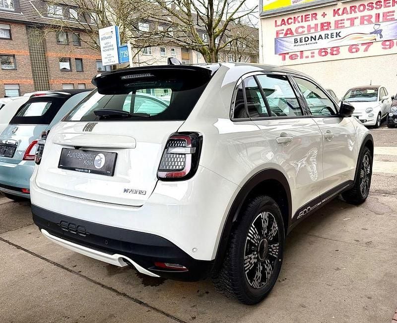 Gebraucht Fiat 600 Basis 101 PS (74 kW) 2024 Weiß SUV