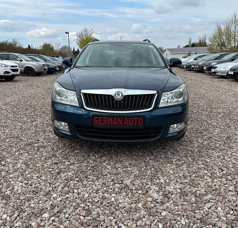 Gebraucht Skoda Octavia Family 110 PS (80 kW) 2012 Blau Kombi