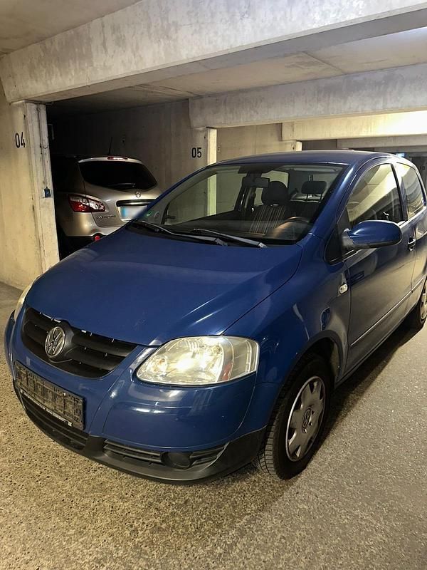 Second-hand VW Fox 51 CP (37 kW) 2005 Albastru Hatchback