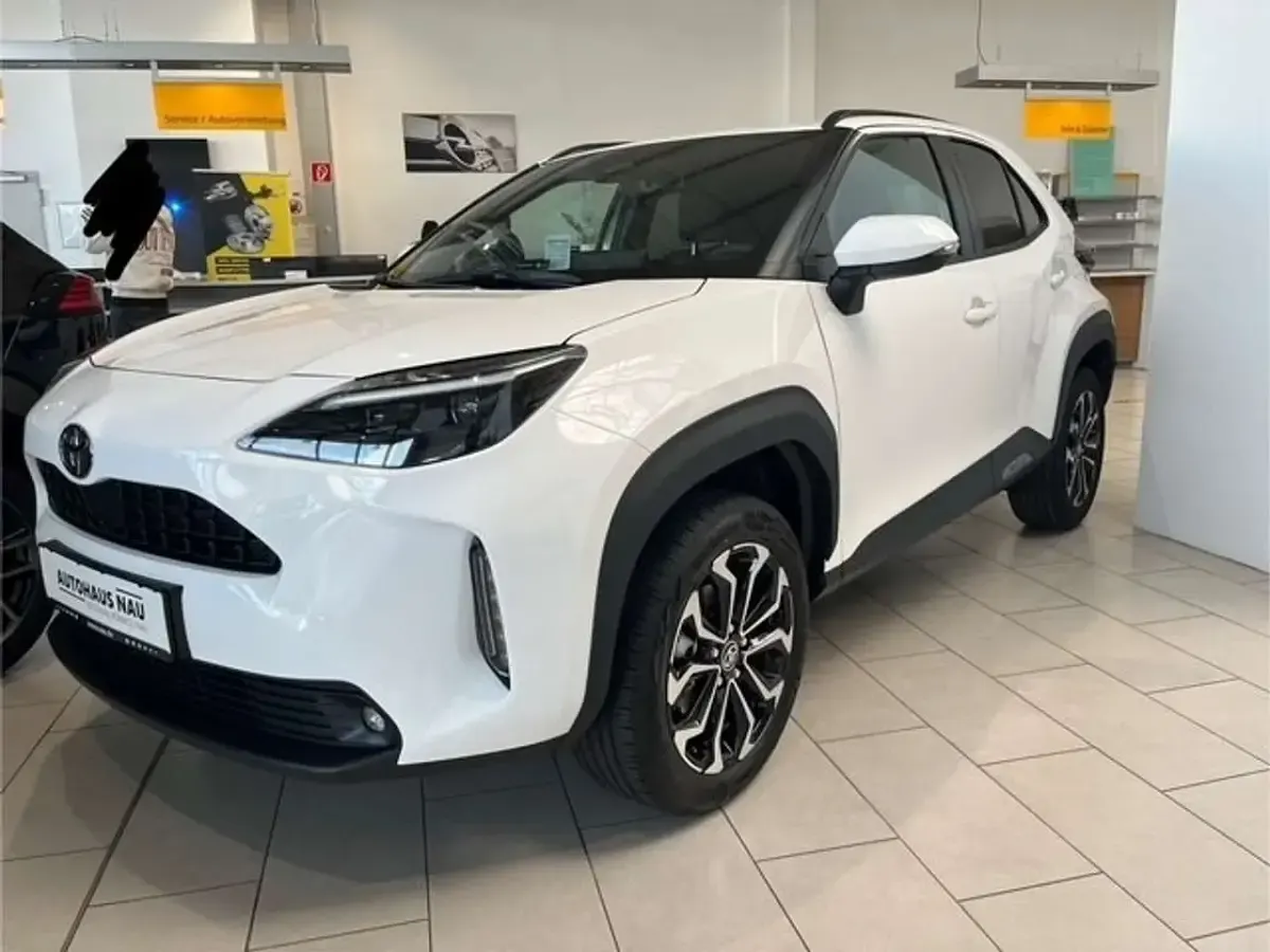 Neu Toyota Yaris Cross 131 PS (96 kW) 2026 Super white 2 SUV