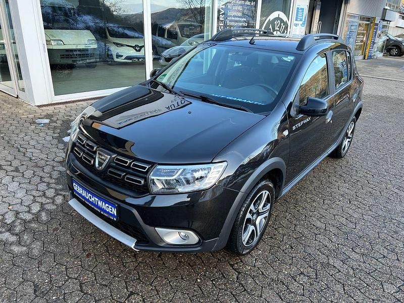 Schwarz Gebraucht 2020 Dacia Sandero Celebration Limousine | 11.500 € (Fairer Preis) - Bild 1/4
