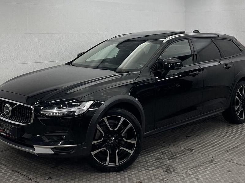 Onyx black (metallic) Gebraucht 2022 Volvo V90 CC Ultimate Kombi | 46.870 € - Bild 1/4