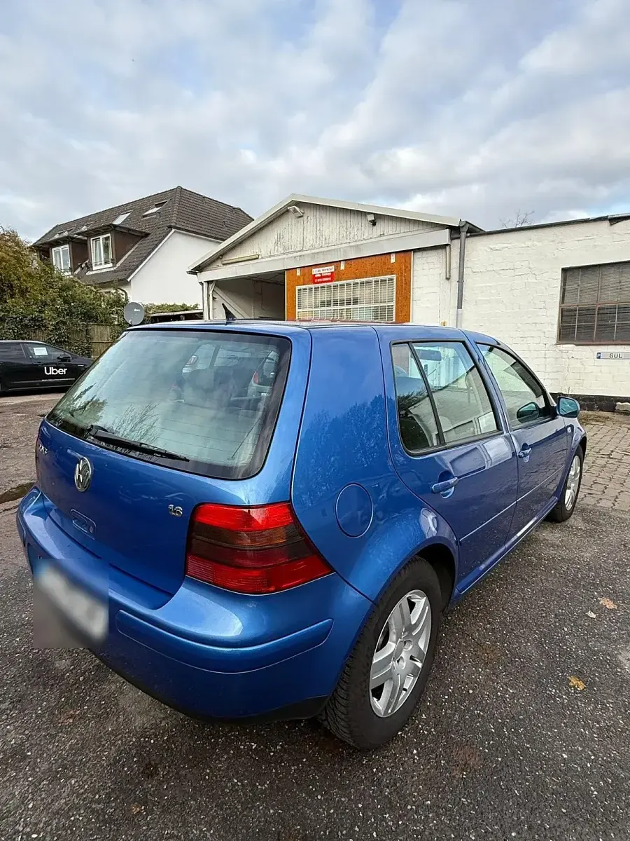 Second-hand VW Golf IV 101 CP (74 kW) 2000 Albastru Berlinǎ