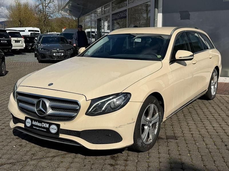 Gebraucht Mercedes E200 150 PS (110 kW) 2017 Hellelfenbein  unilack Kombi