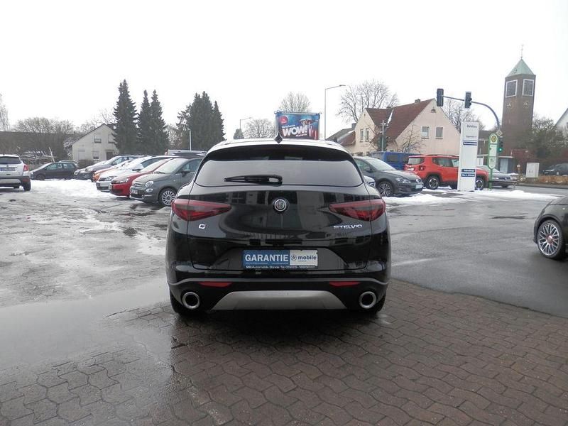 Gebraucht Alfa Romeo Stelvio Super 200 PS (147 kW) 2018 Schwarz SUV