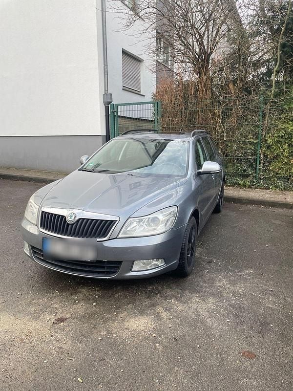 Blau Gebraucht 2012 Skoda Octavia Kombi | 3.450 € (Superpreis) - Bild 1/4