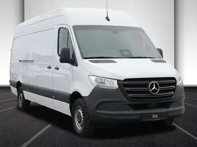 Gebraucht Mercedes Sprinter 170 PS (125 kW) 2025 Arktikweiss Van