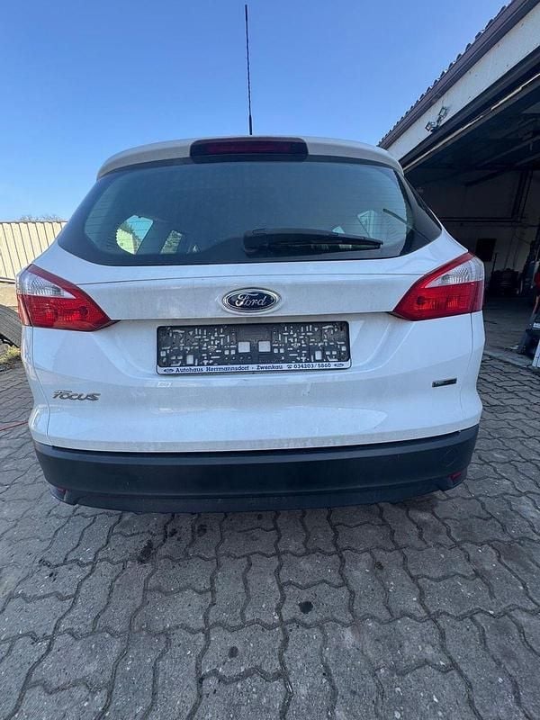 Gebraucht Ford Focus Trend 116 PS (85 kW) 2012 Weiß Kombi