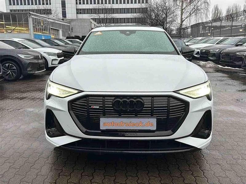 Gebraucht Audi e-tron Black Edition 230 kW (313 PS) 2022 Gletscherweiß metallic SUV