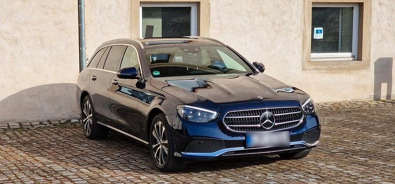 Gebraucht Mercedes E300 194 PS (142 kW) 2021 Blau Kombi