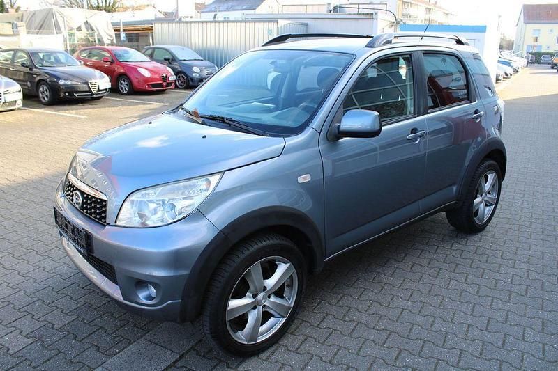 Grau (metallic) Gebraucht 2010 Daihatsu Terios SUV | 9.999 € (Teuer) - Bild 1/4