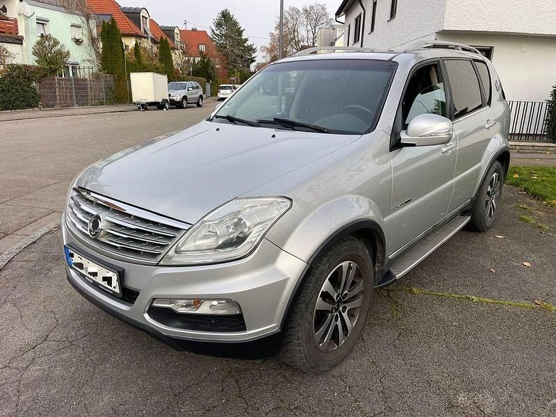 Silber Gebraucht 2014 Ssangyong (KGM) Rexton SUV | 5.900 € (Guter Preis) - Bild 1/4