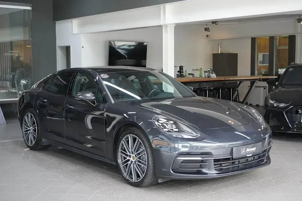 Gebraucht Porsche Panamera 4 330 PS (242 kW) 2017 Vulkangraumetallic Kleinwagen