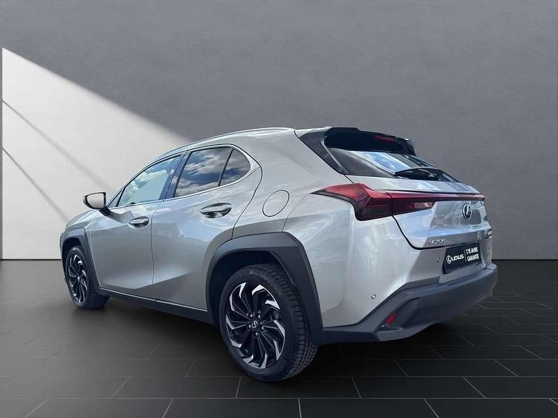 Gebraucht Lexus UX 250h 184 PS (135 kW) 2022 Silber SUV