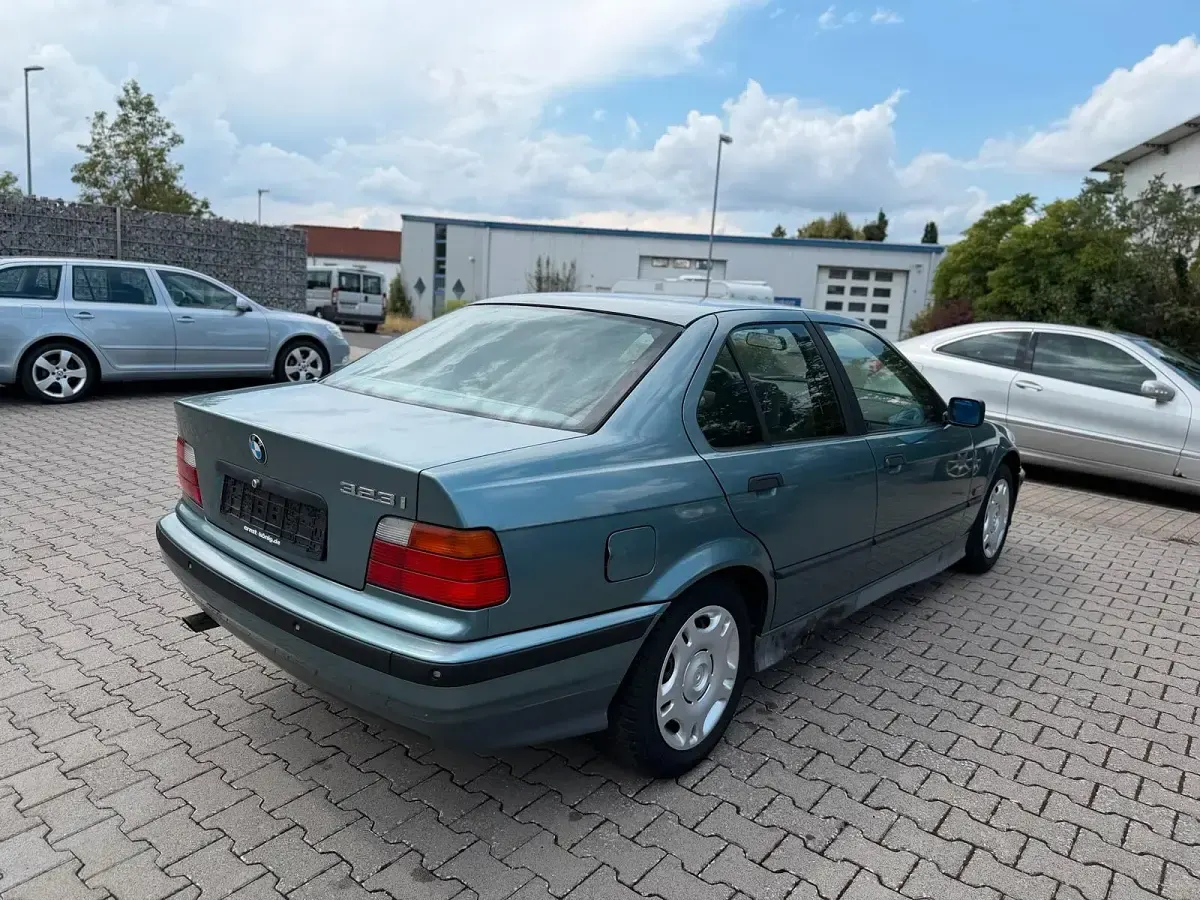 Gebraucht BMW 323 Basis 170 PS (125 kW) 1996 Grün Limousine