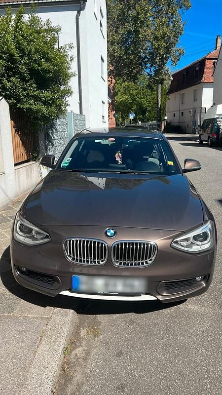 Braun Gebraucht 2013 BMW 120 Urban Line Kleinwagen | 9.000 € (Fairer Preis) - Bild 1/4