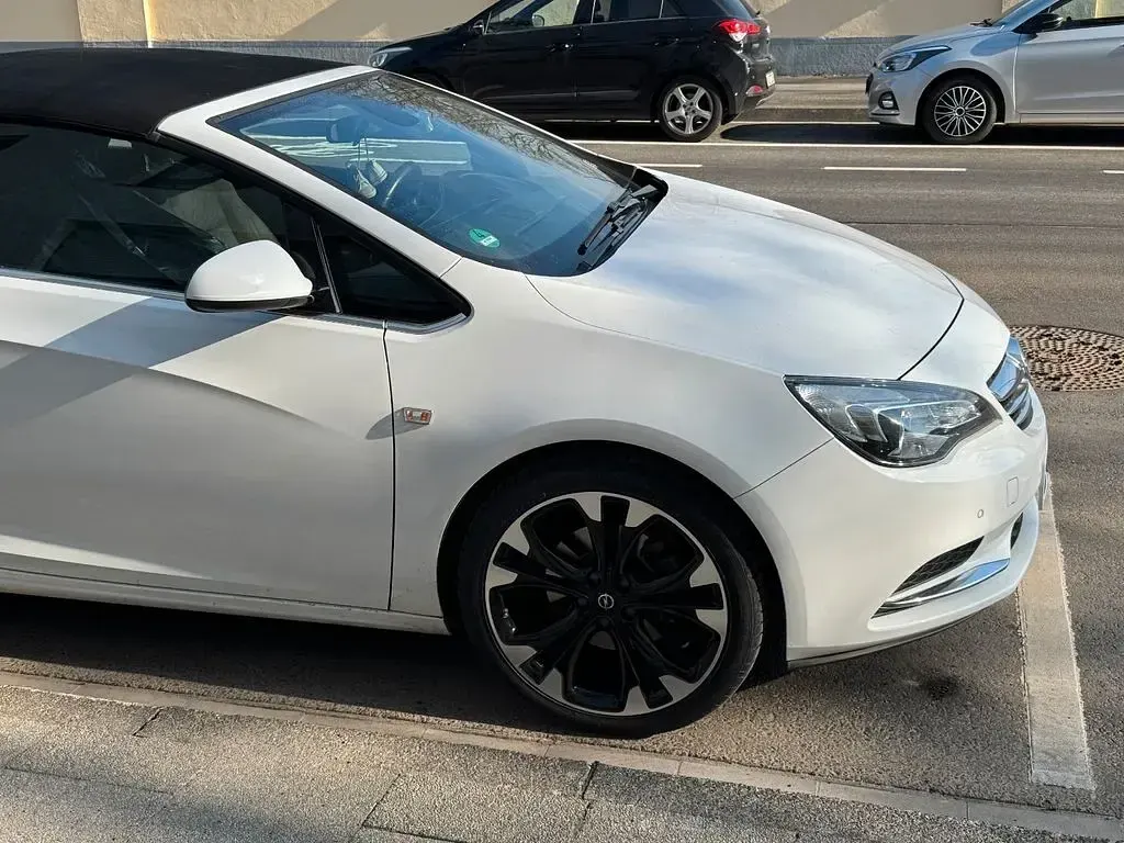 Gebraucht Opel Cascada Edition 170 PS (125 kW) 2015 Weiß Cabrio