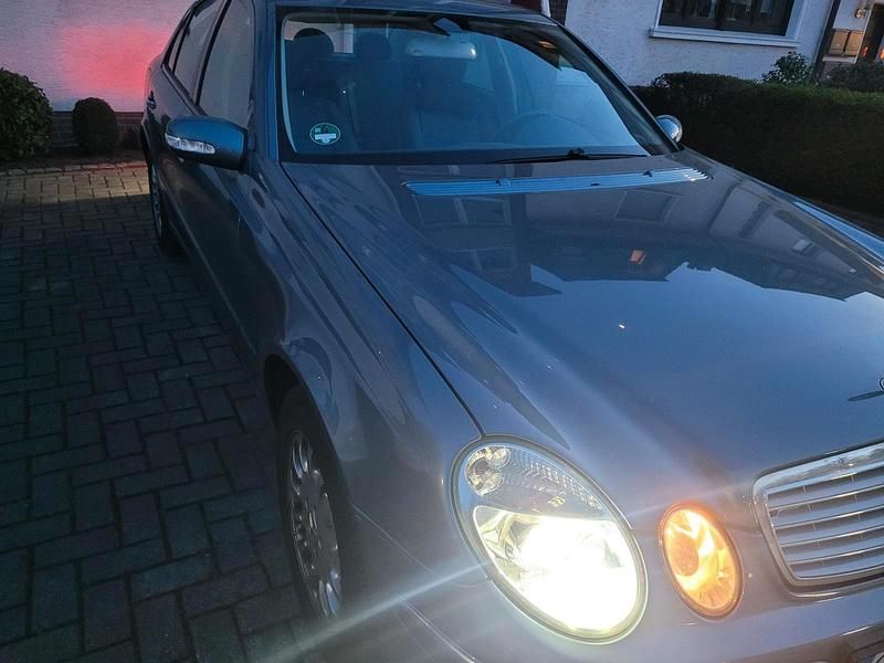 Second-hand Mercedes E200 163 CP (119 kW) 2005 Albastru Berlinǎ