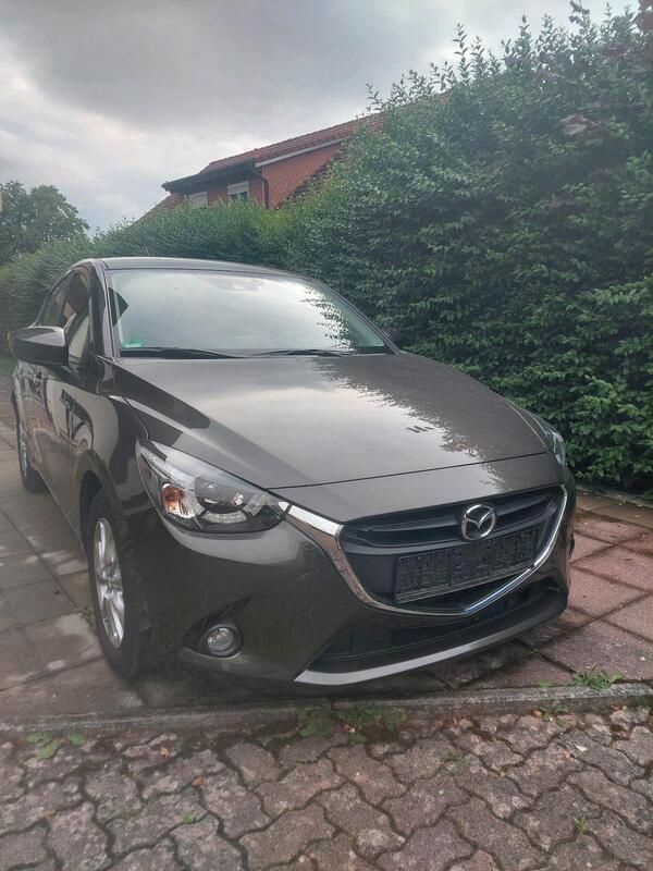 Braun Gebraucht 2015 Mazda 2 Limousine | 11.600 € (Fairer Preis) - Bild 1/4