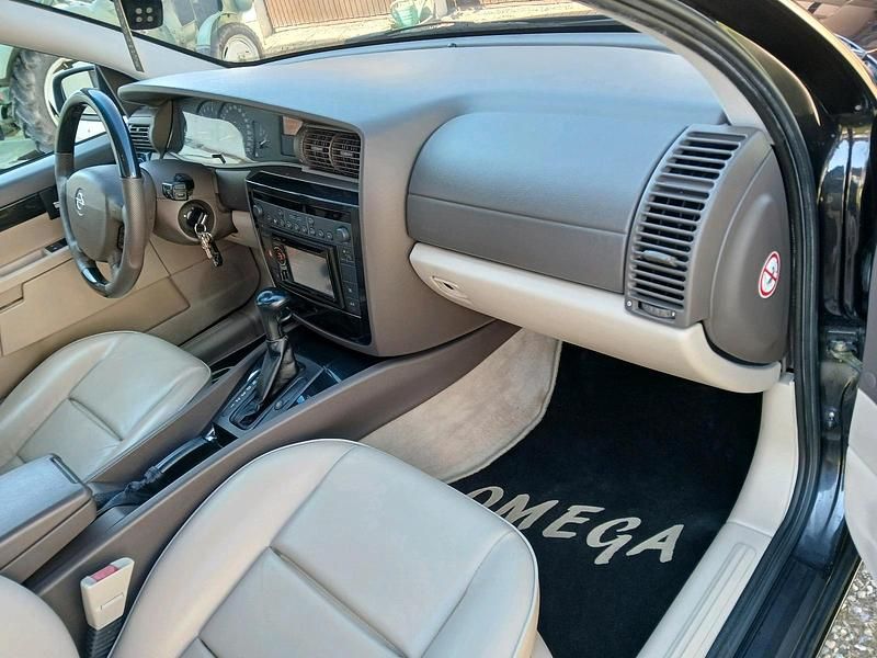 Gebraucht Opel Omega 170 PS (125 kW) 1999 Schwarz Limousine
